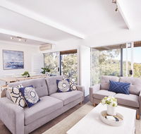 Bright and Spacious Family Home With Leafy Deck - Australian Destinations