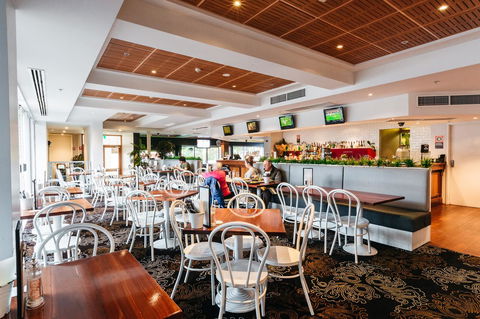 Coniston Hotel Wollongong - Australian Destinations 11