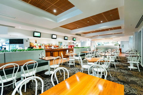 Coniston Hotel Wollongong - Australian Destinations 21