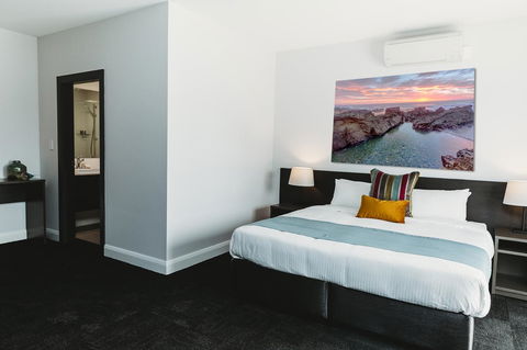 Coniston Hotel Wollongong - Australian Destinations 2