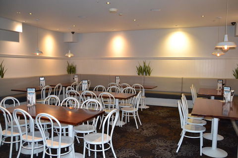 Coniston Hotel Wollongong - Australian Destinations 22