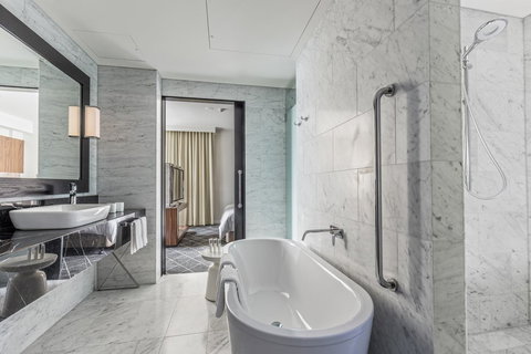 Swissotel Sydney - Australian Destinations 25