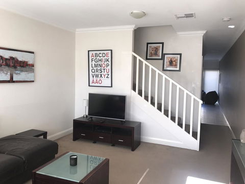 Travers Street Apartment - Australian Destinations 6