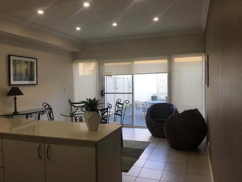 Travers Street Apartment - Australian Destinations 3