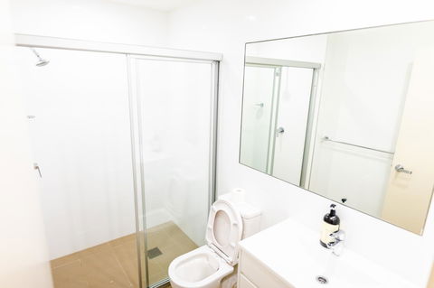 Near Train Station, New 2 BR Apt/free Parking - Australian Destinations 29