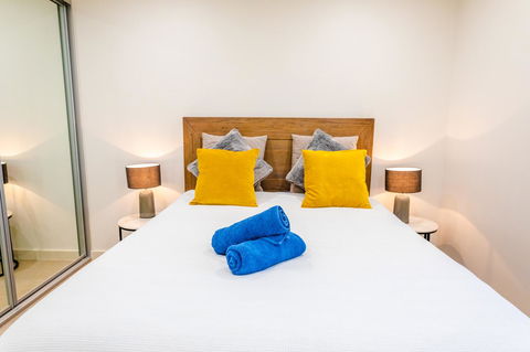 Near Train Station, New 2 BR Apt/free Parking - Australian Destinations 20