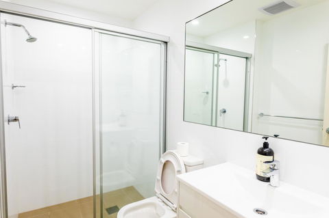 Near Train Station, New 2 BR Apt/free Parking - Australian Destinations 33