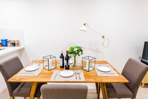 Near Train Station, New 2 BR Apt/free Parking - Australian Destinations 1