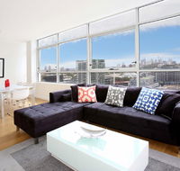 Gadigal Groove - Modern and Bright 3BR Executive Apartment in Zetland with Views - Australian Destinations