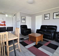 Beachfront 3 25 Willow Street - Australian Destinations