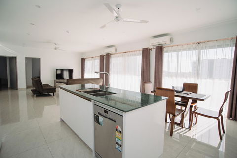 Darwin City Hotel - Australian Destinations 8