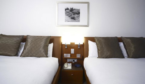 Novotel Canberra - Australian Destinations 18