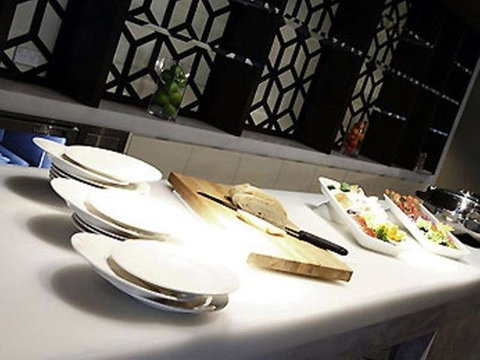 Novotel Canberra - Australian Destinations 30