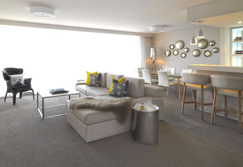 QT Canberra - Australian Destinations 24