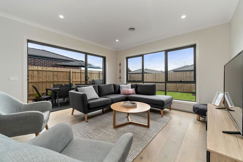 Brand New And Beautiful - Rosebud Holiday Home - Australian Destinations 3