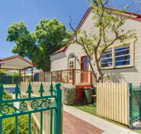 Bright 3-bedroom apartment - Central Armidale - Australian Destinations