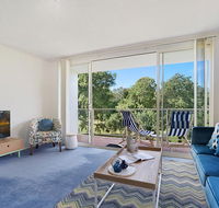 Bushwalk To The Beach From A Tranquil Apartment - Australian Destinations