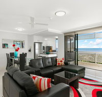 Cairns Luxury Seafront Apartment - Australian Destinations