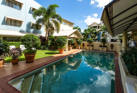 Cairns Queens Court - Australian Destinations 1