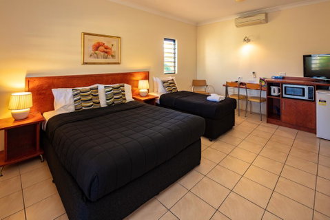 Cairns Queens Court - Australian Destinations 3