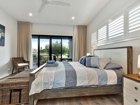 Caves Luxury Beachside Escape - Literally Across The Road From Surf Club - Australian Destinations 3