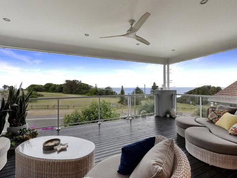 Caves Luxury Beachside Escape - Literally Across The Road From Surf Club - Australian Destinations 0
