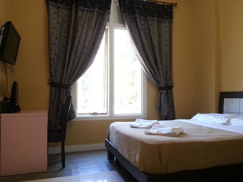 Central Private Hotel - Australian Destinations 1