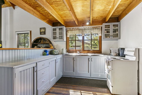 Clervaux Cottage - Australian Destinations 3