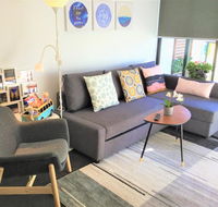 Cozy homely apartment CBR central - Australian Destinations
