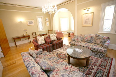 Darcy's Hotel - Australian Destinations 2