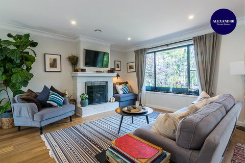 DREAMY BLACKHEATH MOUNTAIN ESCAPE - Australian Destinations 0