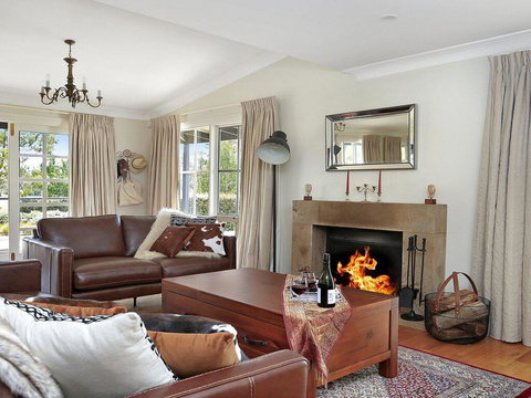 Duncraig House - Open Fireplace, Spa, Pet Friendly - Australian Destinations 1