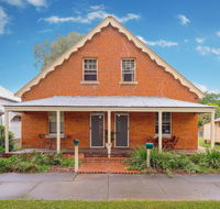 Eliza 1875 Red Brick Duplex Townhouse - Australian Destinations