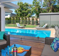 Emerald - coastal walk swimming pool pet friendly - Australian Destinations