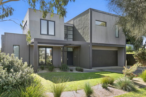 Fabulous Home - Families Only - Australian Destinations 1