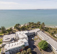 FAMILY ISLAND GETAWAY - BEACHFRONT APARTMENT - Australian Destinations