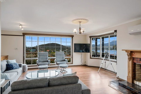 FAMILY With Children Of All Ages - Water/Bridge View - Australian Destinations 3