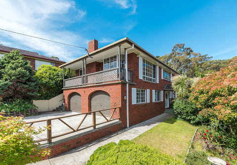 FAMILY With Children Of All Ages - Water/Bridge View - Australian Destinations 0