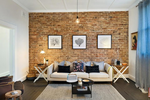 Fox And Hound - Australian Destinations 0