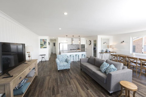 FYNE SHORES - Australian Destinations 2