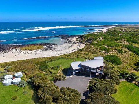 HEARN'S BEACH HOUSE - Australian Destinations 0