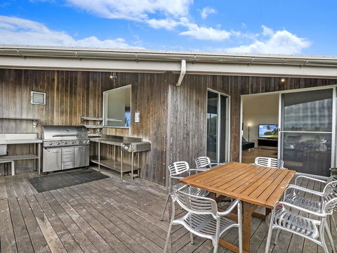 HEARN'S BEACH HOUSE - Australian Destinations 1