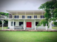 Holiday Rental - Huge House With Beach Views