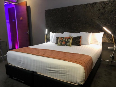 Junction Hotel - Australian Destinations 2