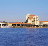 Lakes Hotel - Australian Destinations
