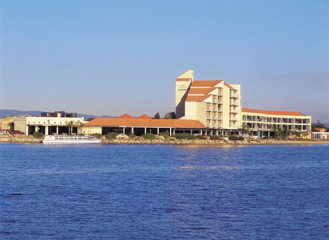 Lakes Hotel - Australian Destinations 0