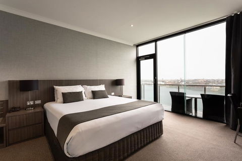 Lakes Hotel - Australian Destinations 2