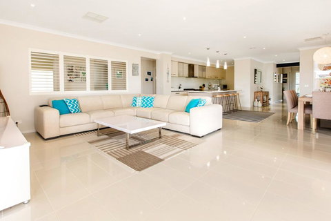 MALIBU - SAFETY BEACH - Australian Destinations 3