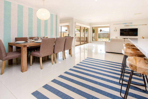 MALIBU - SAFETY BEACH - Australian Destinations 1