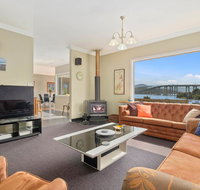 Manfield City Waterfront View Cottage - Australian Destinations